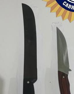  Homem é preso suspeito de agredir companheira e ameaçá-la com facão